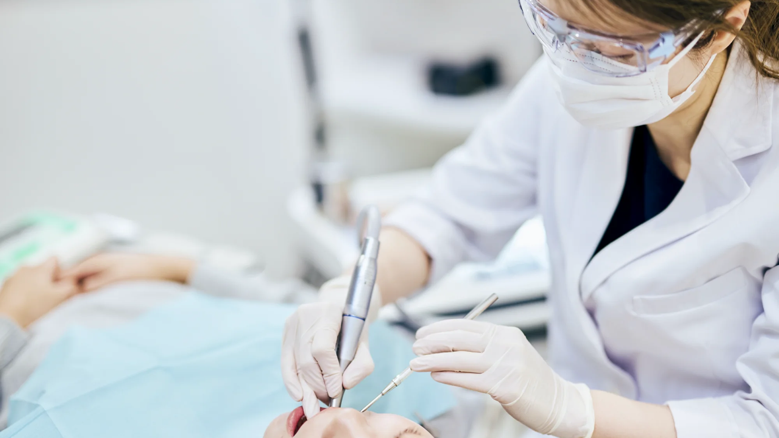 ミライデンタルクリニック診療中写真